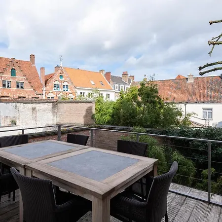 Daire Dukes' Grand Place - By Dukes' Collection *